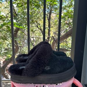 Women’s UGG disquette slippers
